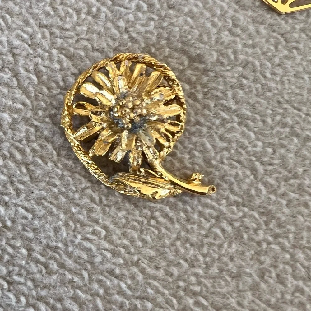Brooch Set of seven gold tone cat wolves flower hearts leaves